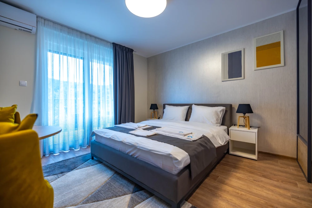 Deluks studio sa br krevetom